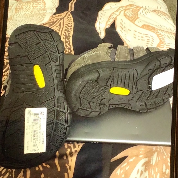 KEEN. KIDS. SHOES. 28 - Picture 9 of 9